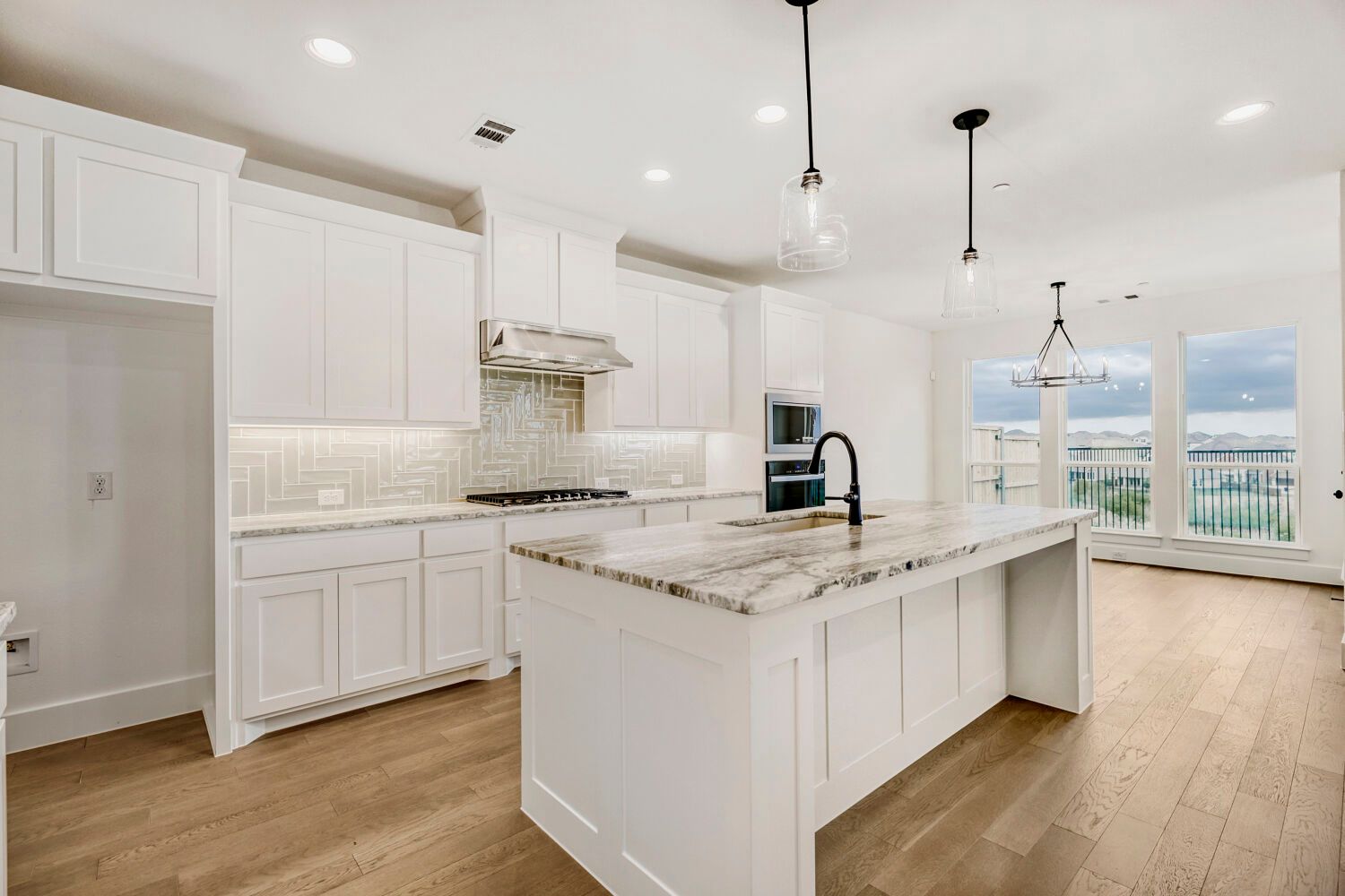 3112 Sir River - Kitchen