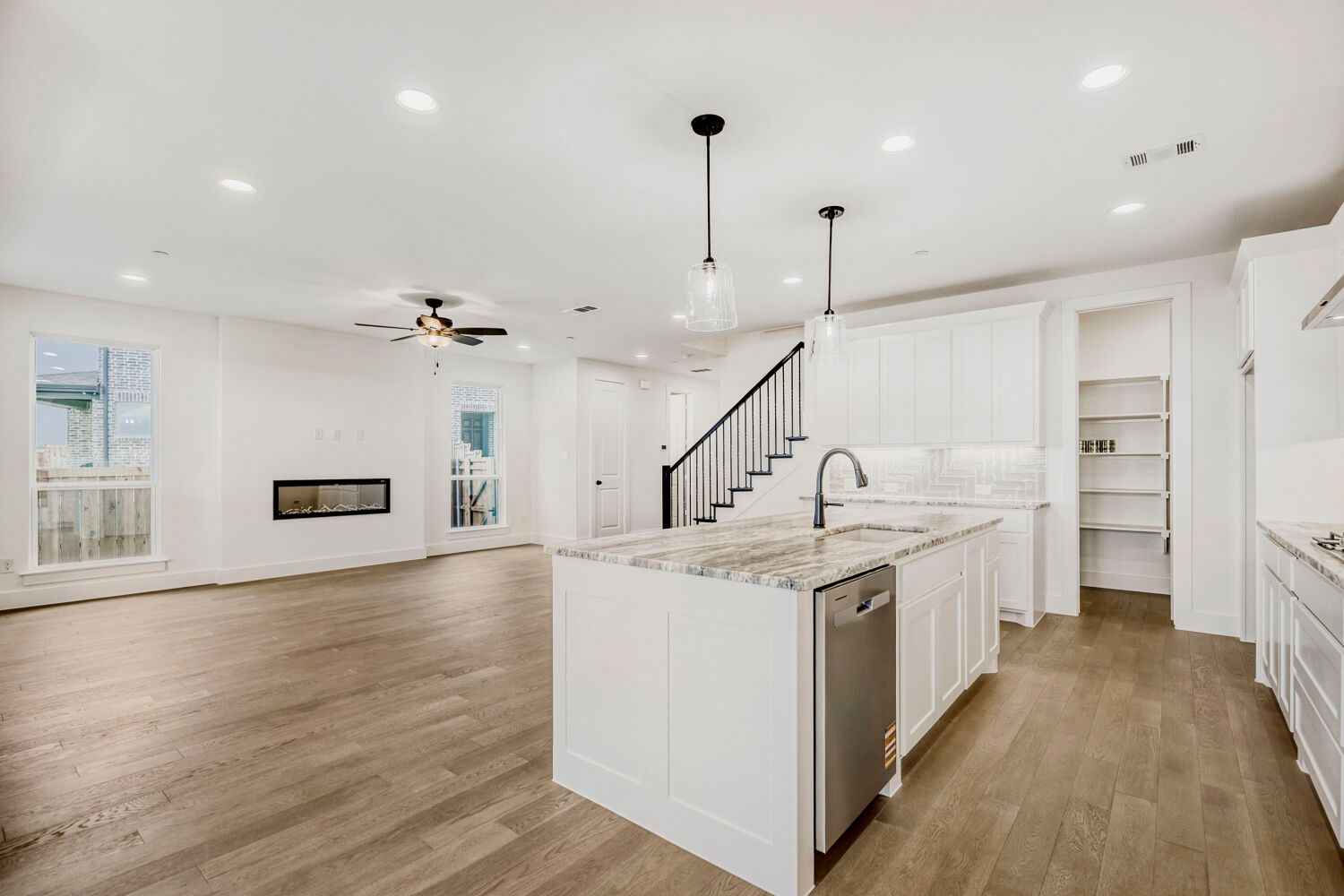 3112 Sir River - Kitchen