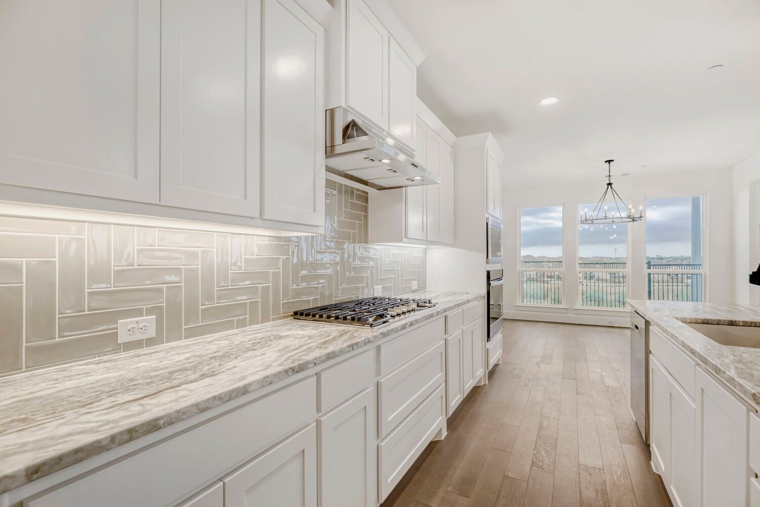 3112 Sir River - Kitchen