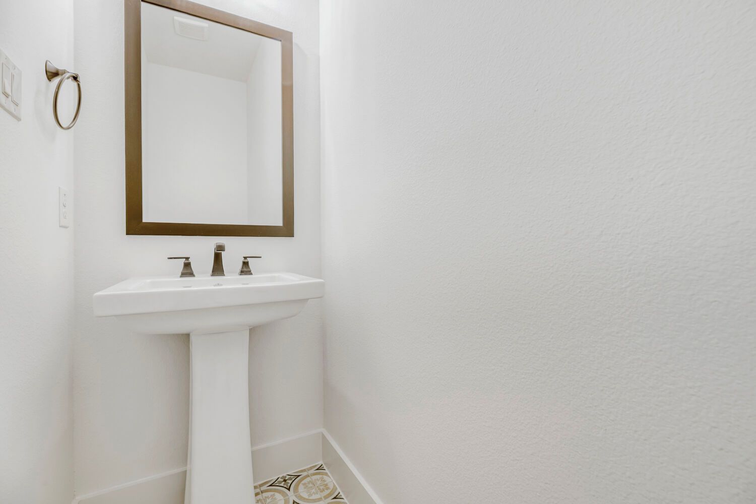 3112 Sir River - Powder Bathroom