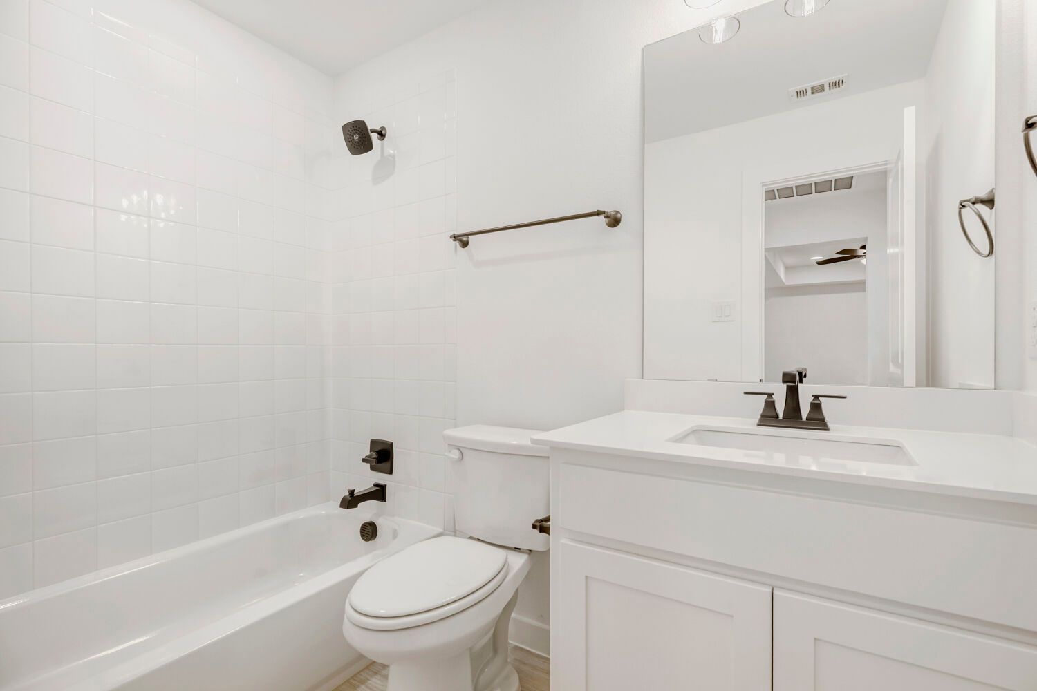 3112 Sir River - Full Bathroom