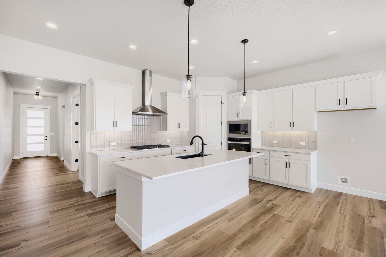 8688 Long Beach - Kitchen