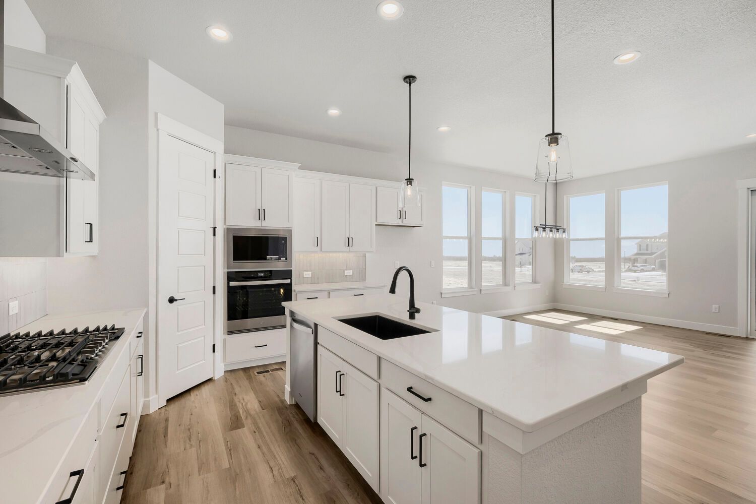 8688 Long Beach - Kitchen