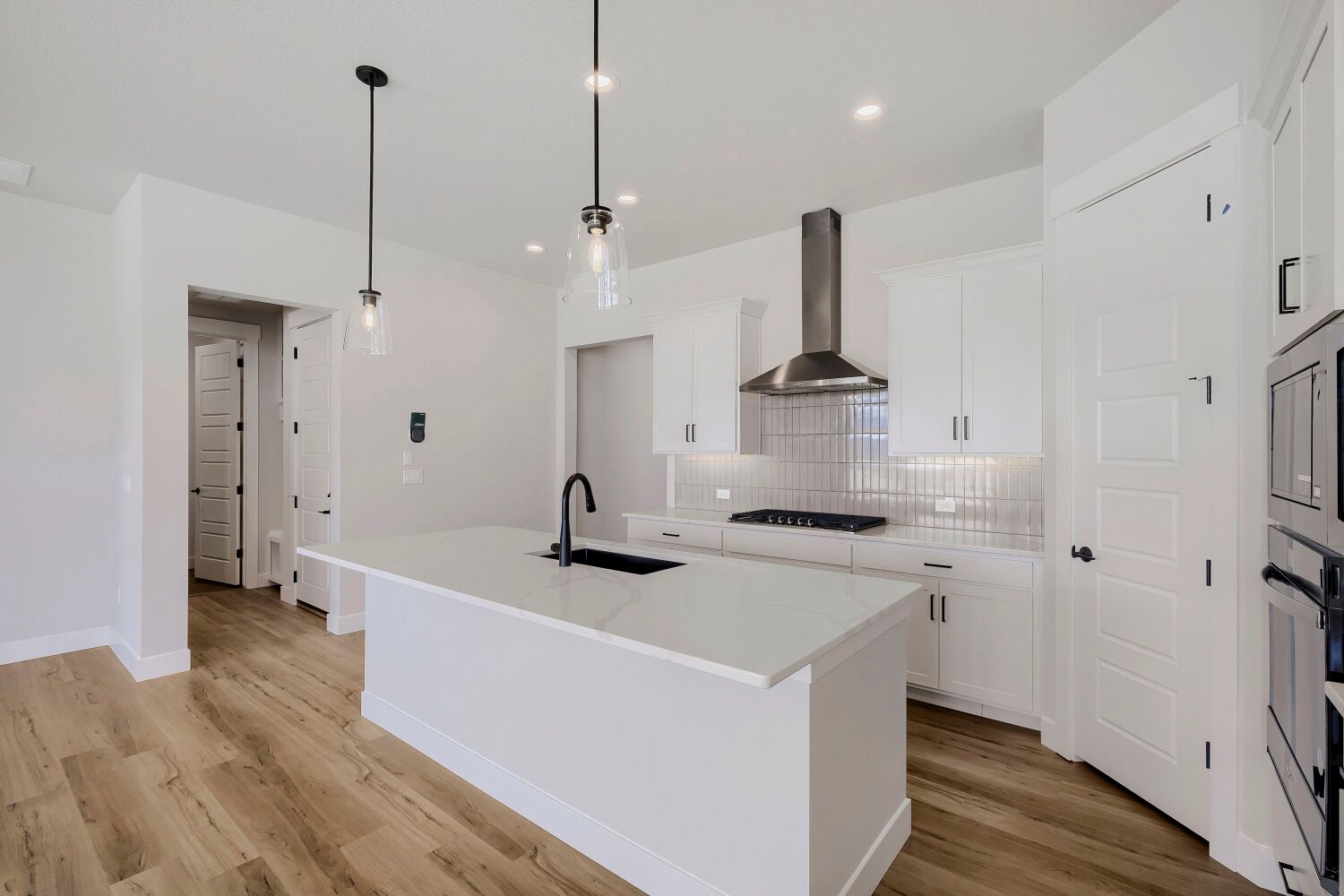 8688 Long Beach - Kitchen