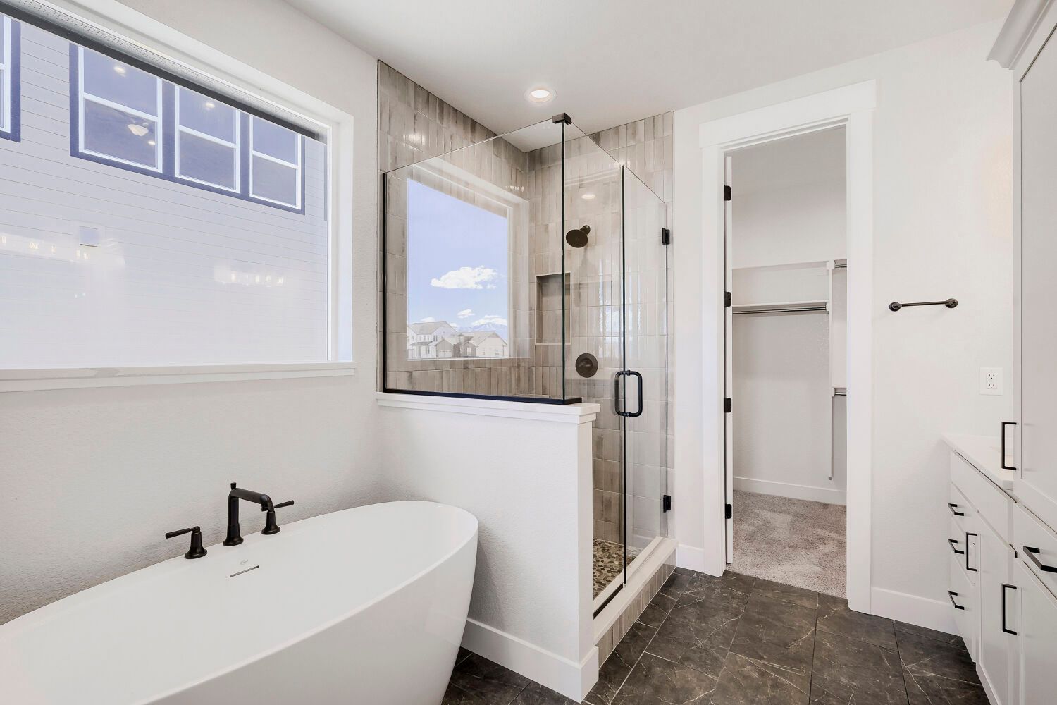 8688 Long Beach - Primary Bathroom