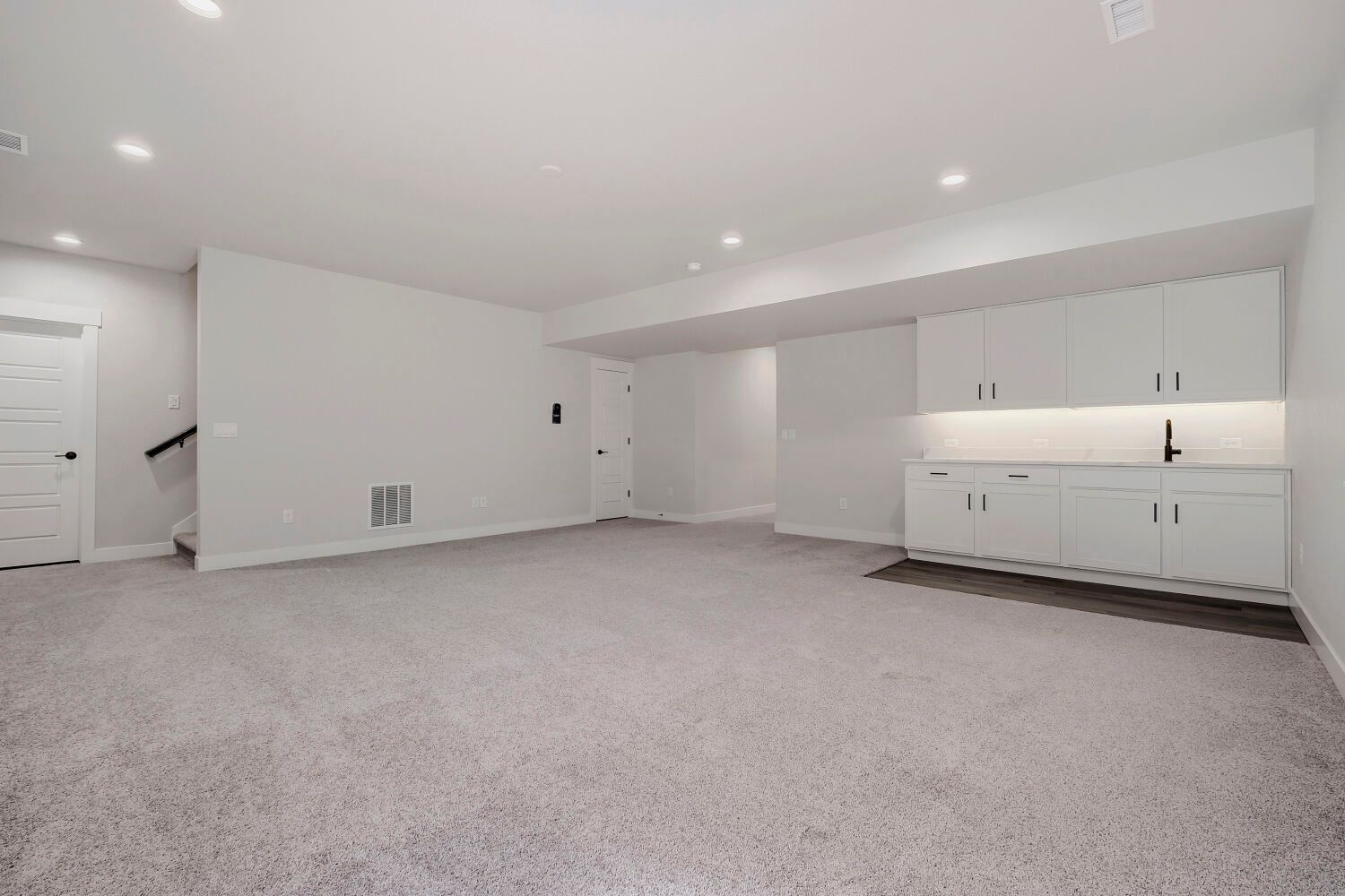 8688 Long Beach - Rec Room