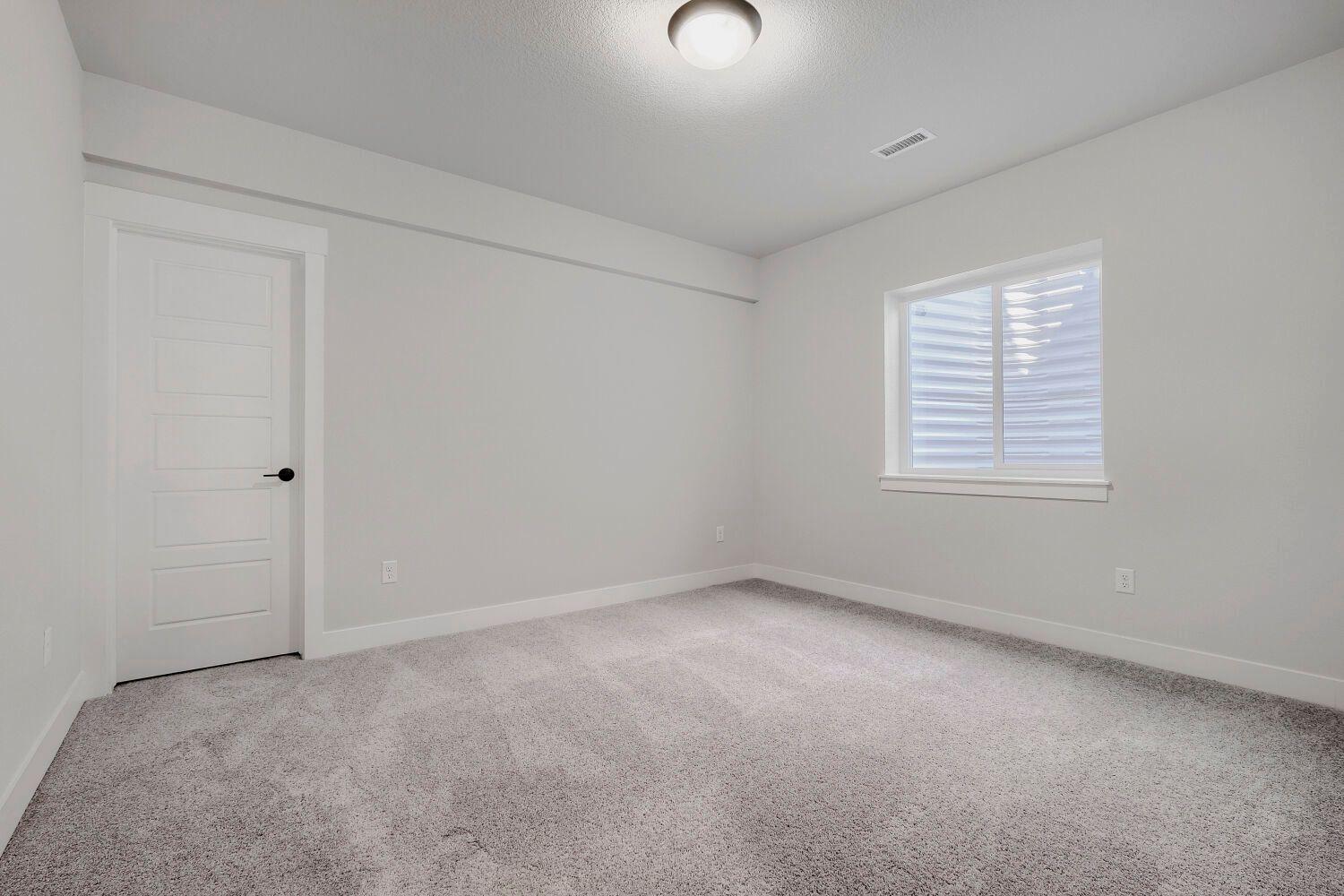 8688 Long Beach - Bedroom