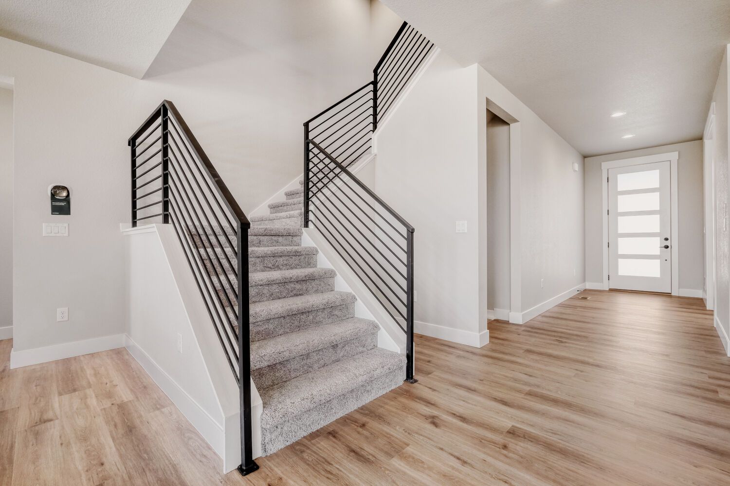 8702 Long Beach - Entry