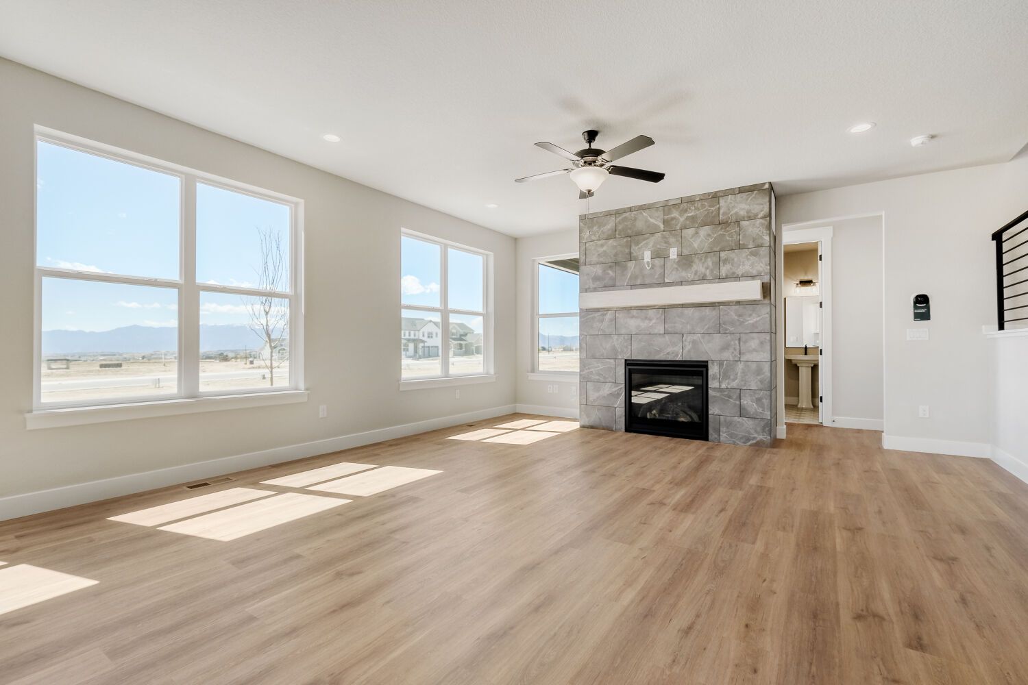 8702 Long Beach - Living Area