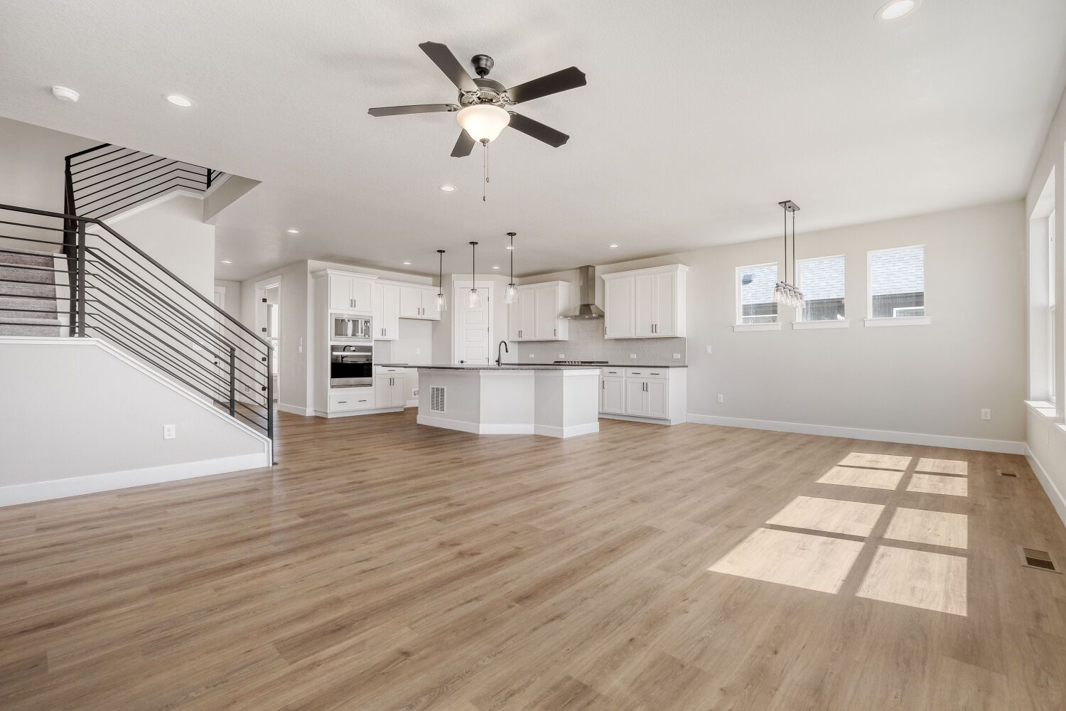 8702 Long Beach - Living Area
