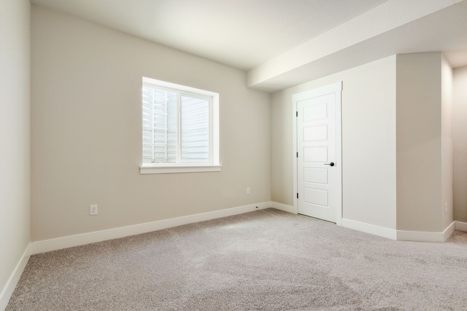 8702 Long Beach - Bedroom