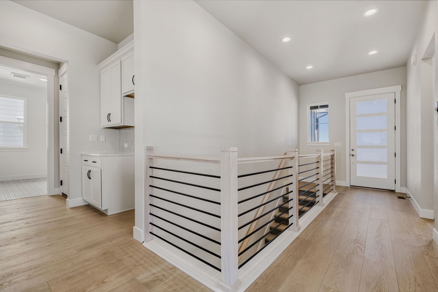 8720 San Diego - Entry
