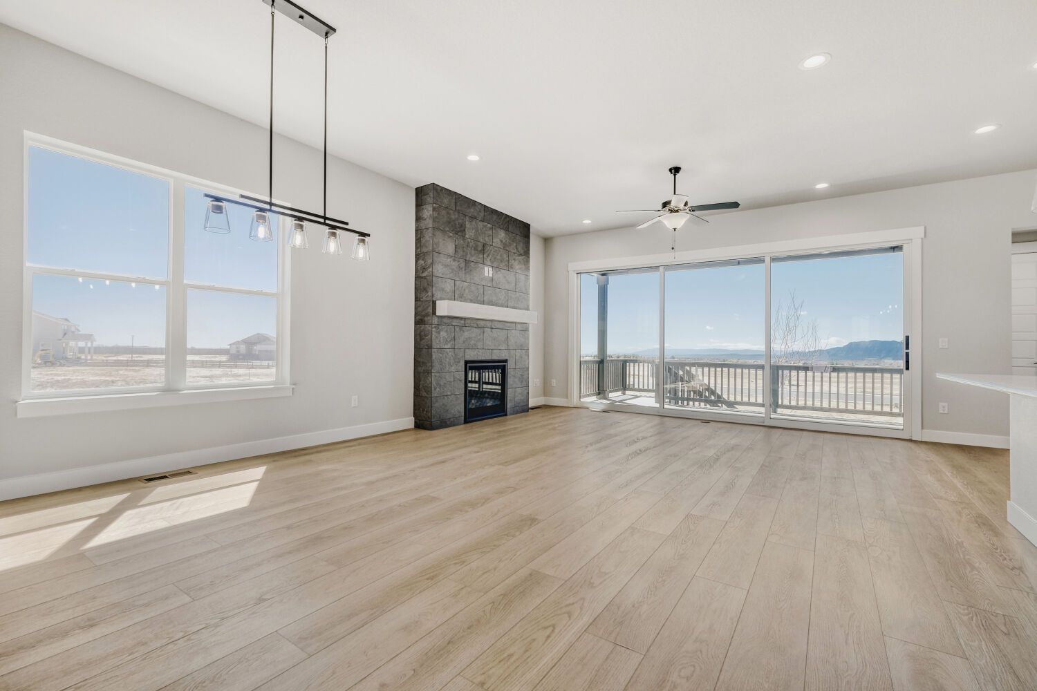 8720 San Diego - Dining Area
