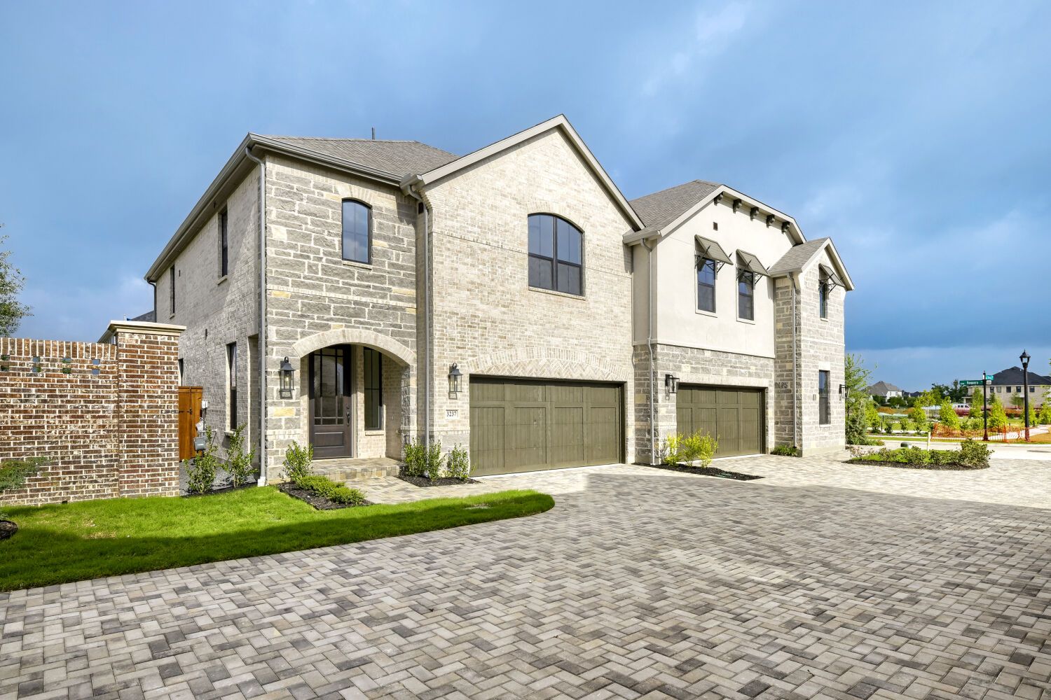 3237 Vaquero - Front Elevation