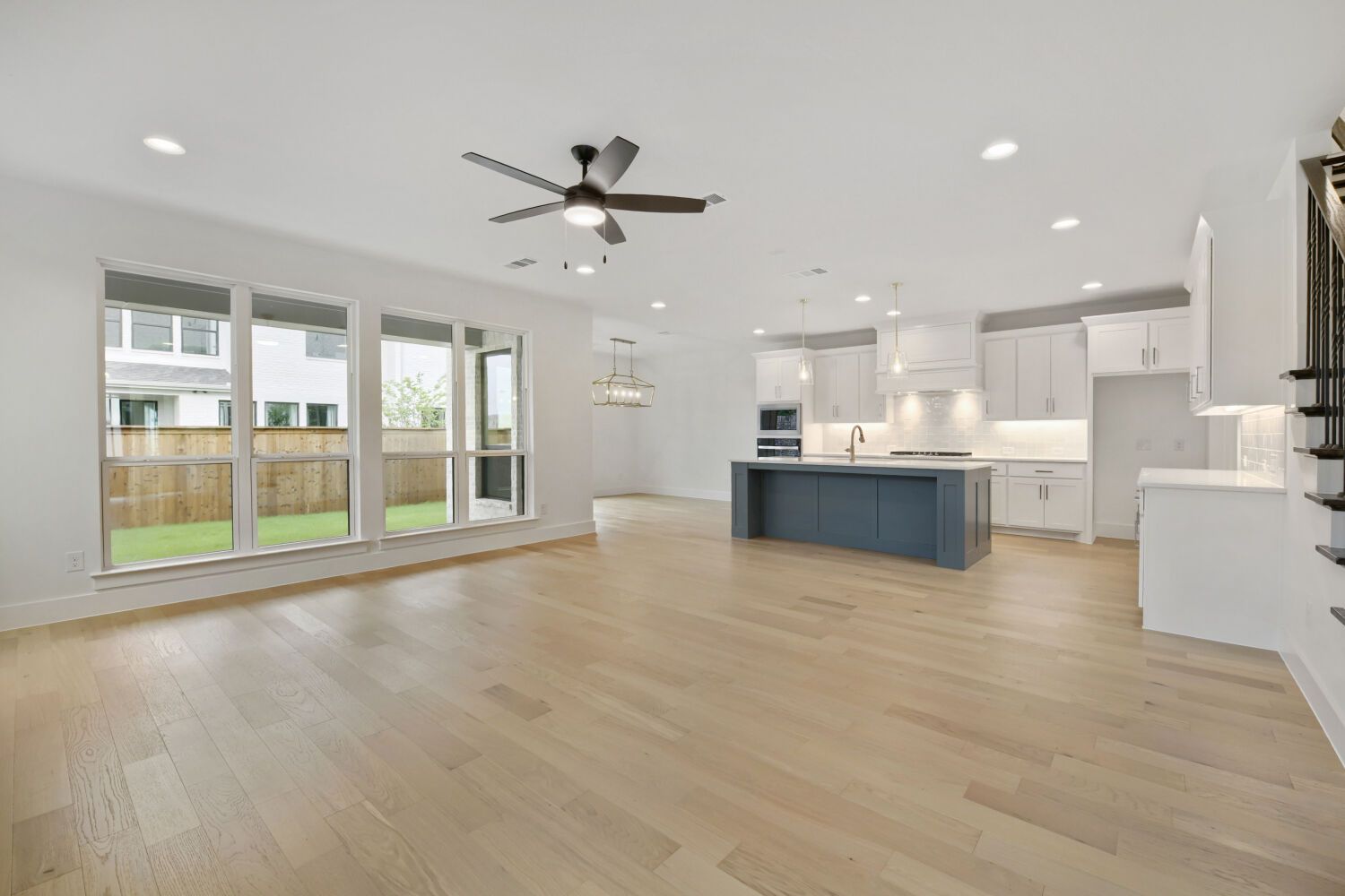 3237 Vaquero - Living Area