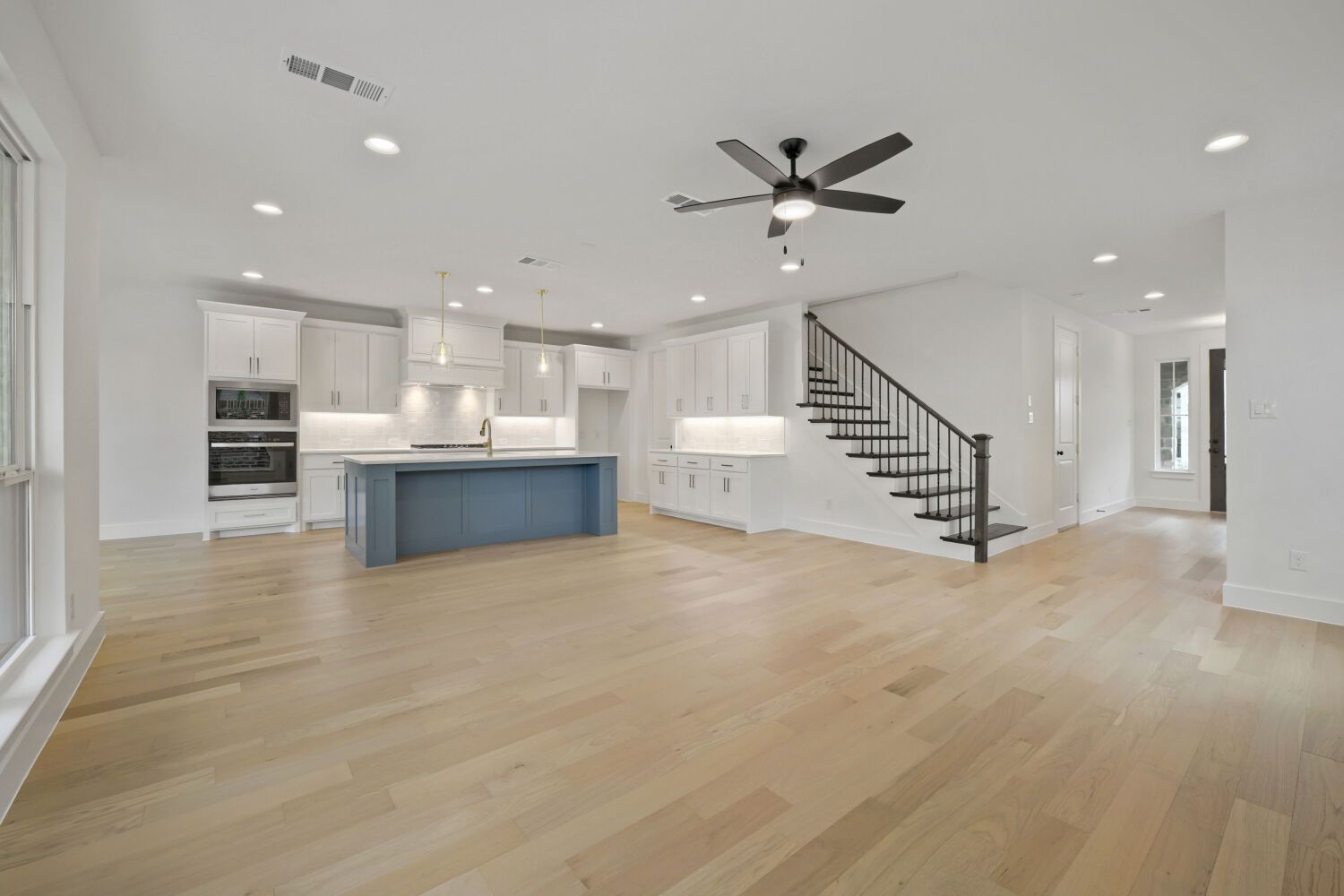 3237 Vaquero - Living Area