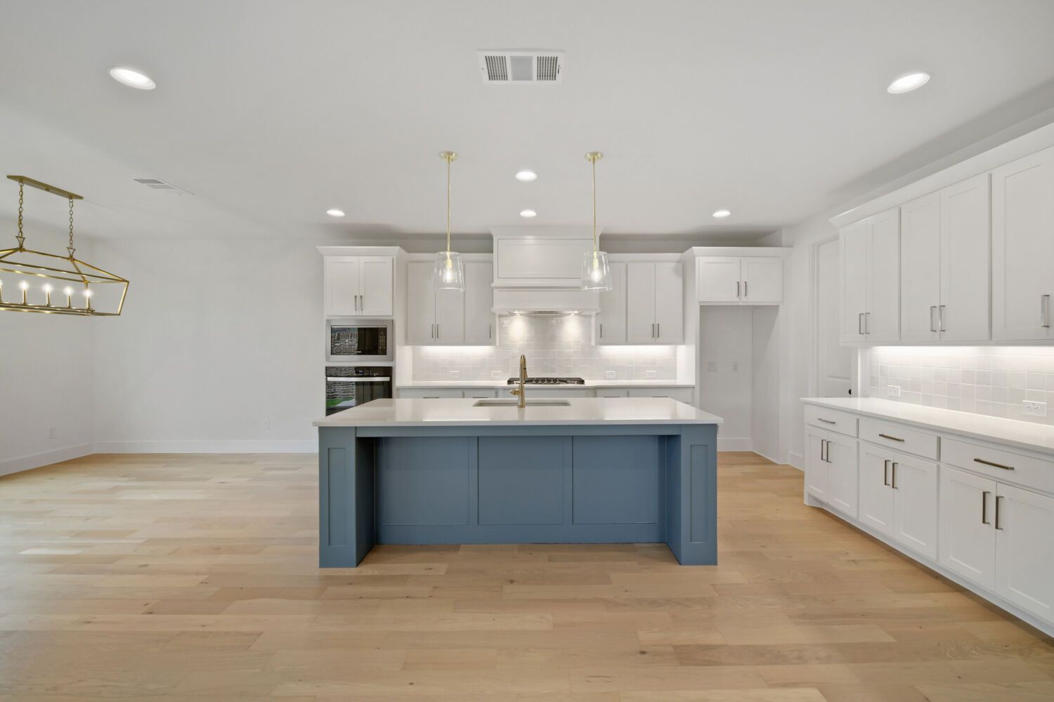 3237 Vaquero - Kitchen