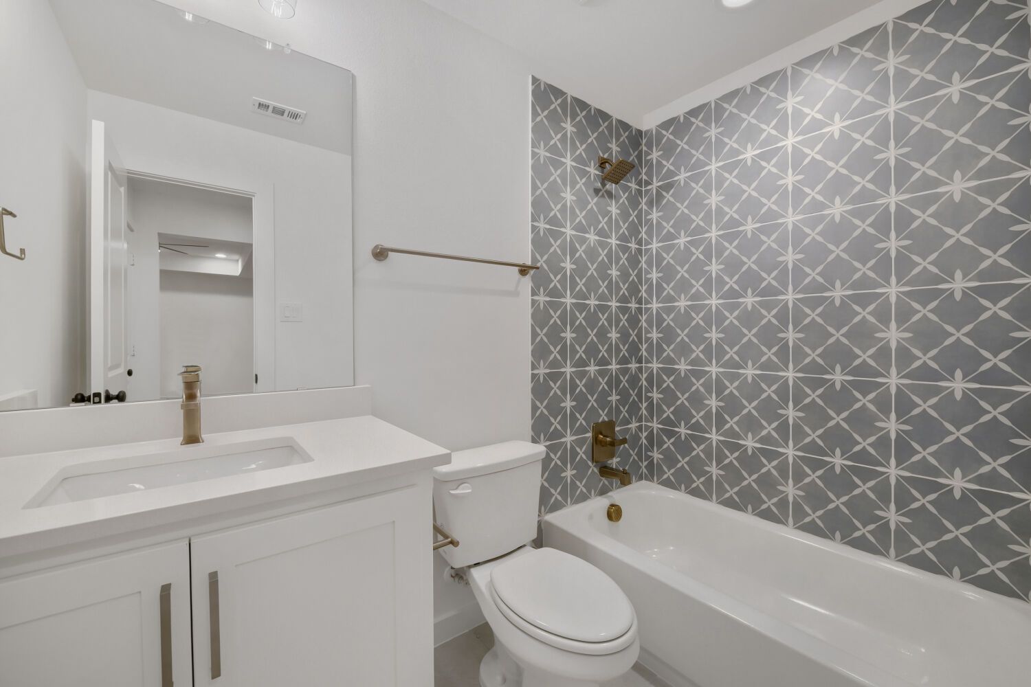 3237 Vaquero - Full Bathroom