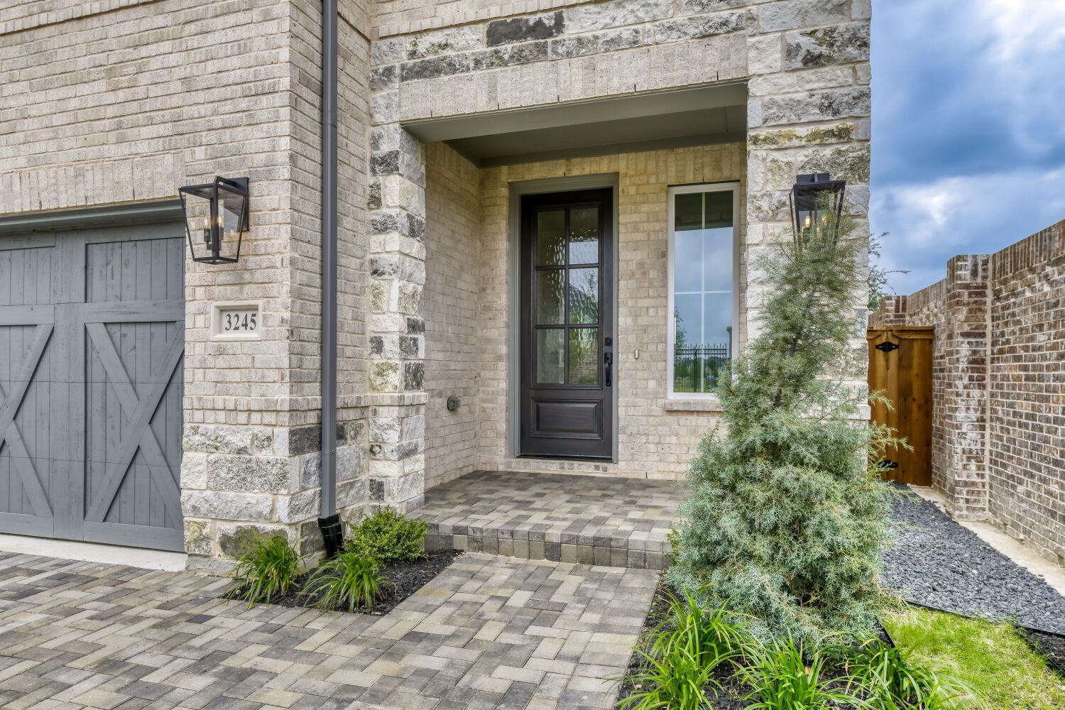 3245 Vaquero - Front Elevation