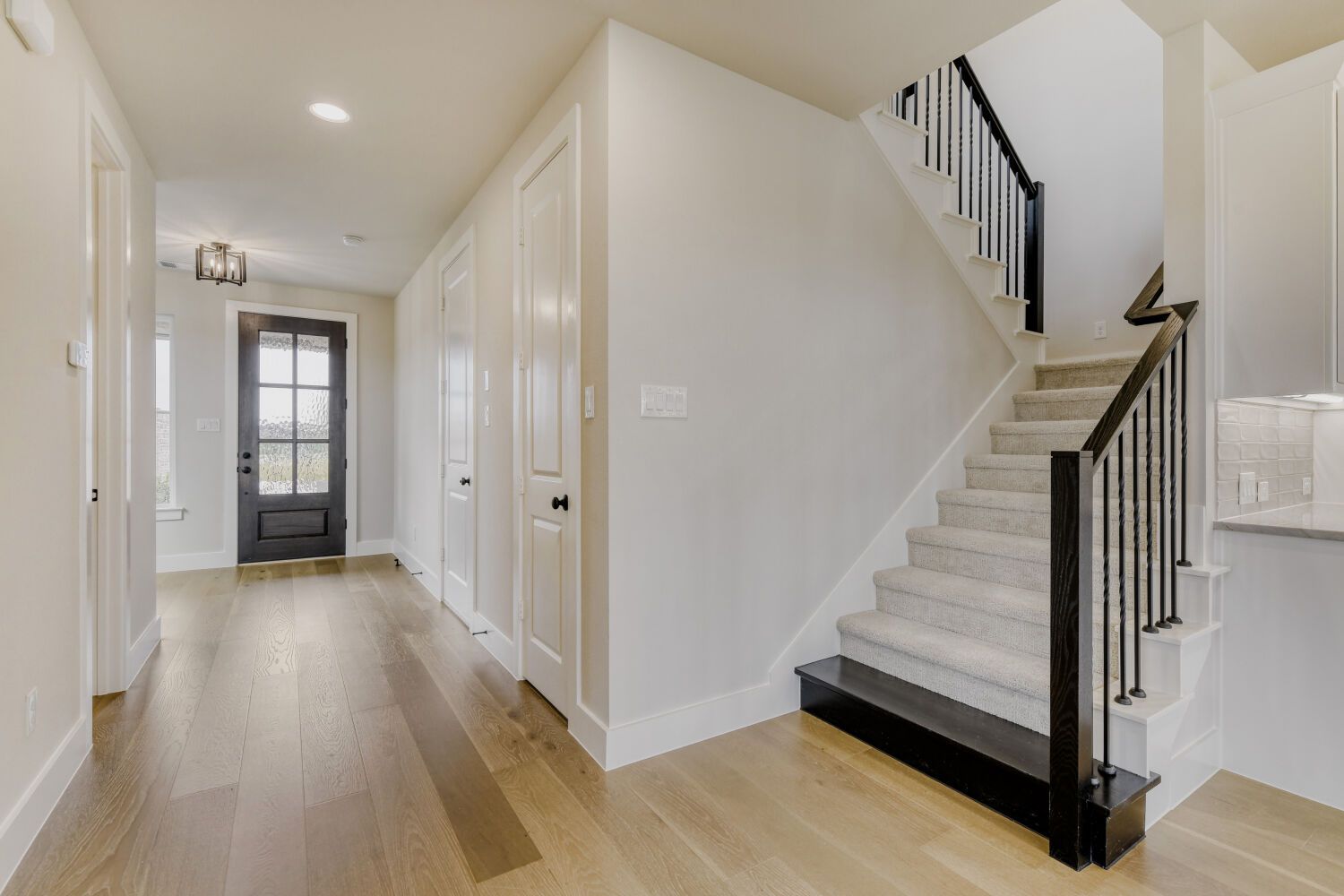 3245 Vaquero - Entry
