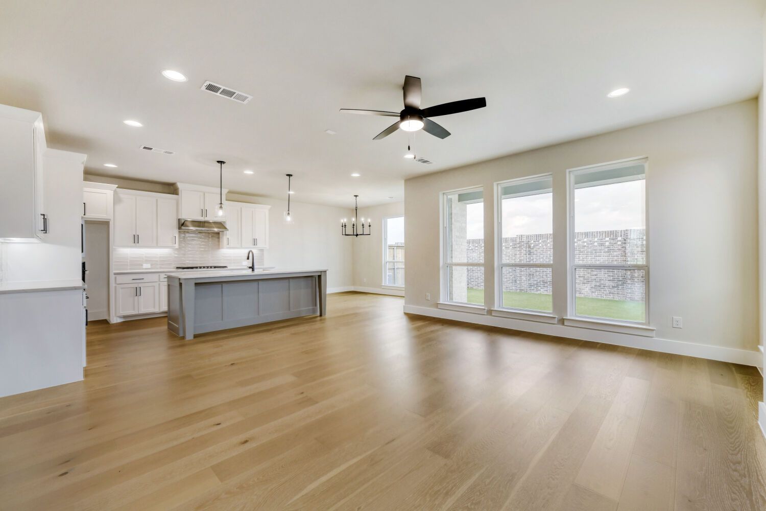 3245 Vaquero - Living Area