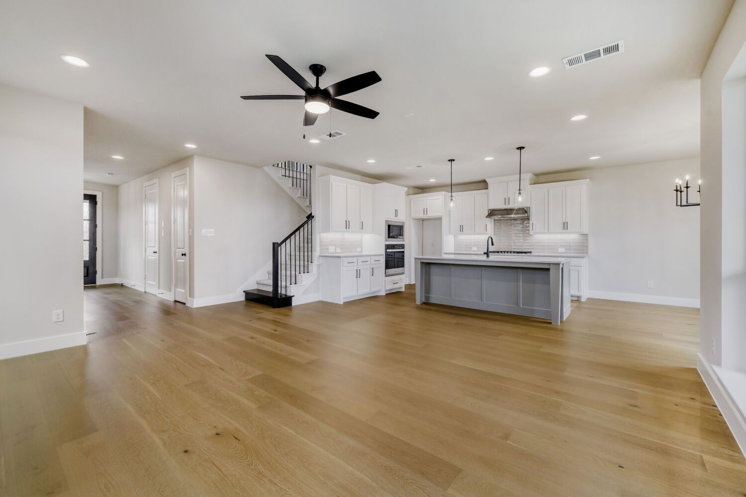 3245 Vaquero - Living Area