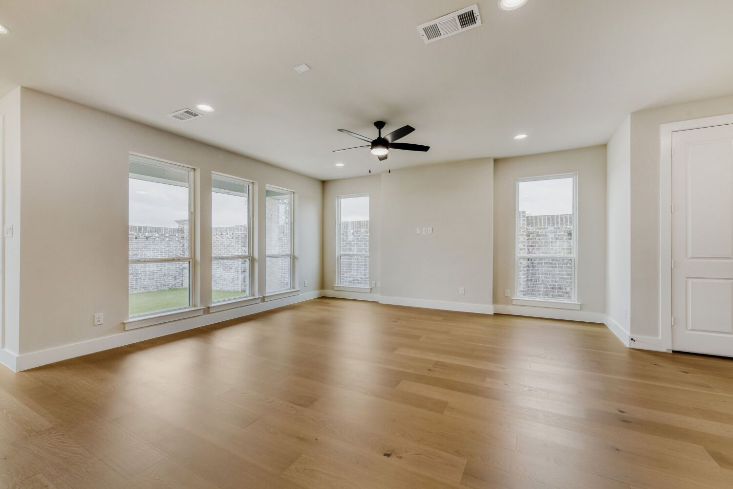 3245 Vaquero - Living Area