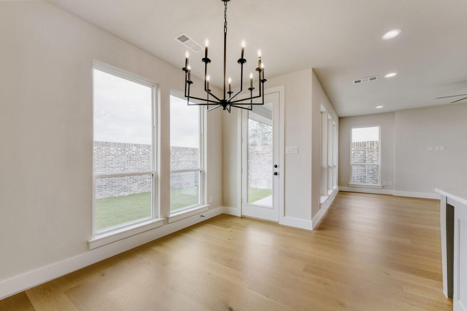 3245 Vaquero - Dining Area