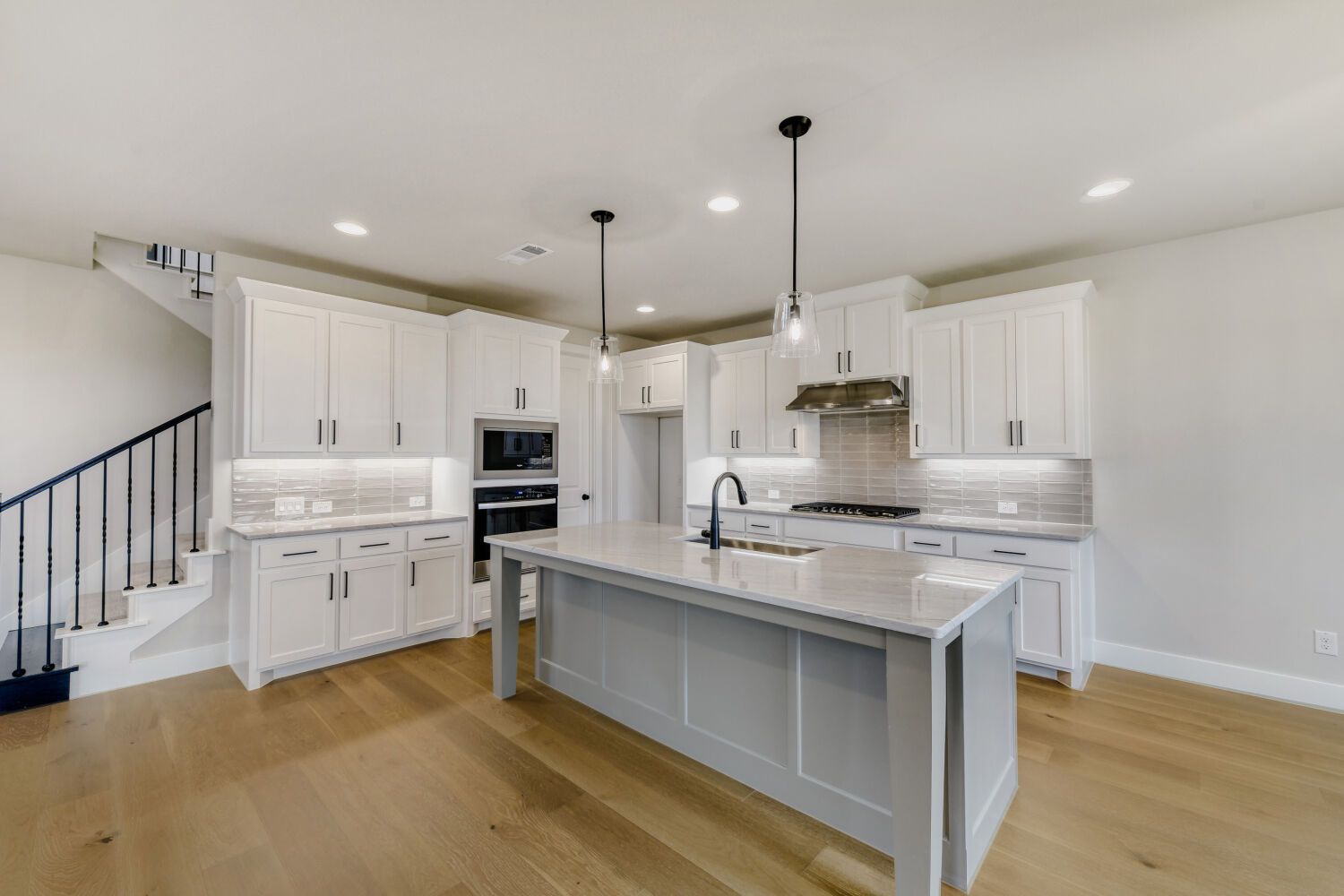 3245 Vaquero - Kitchen