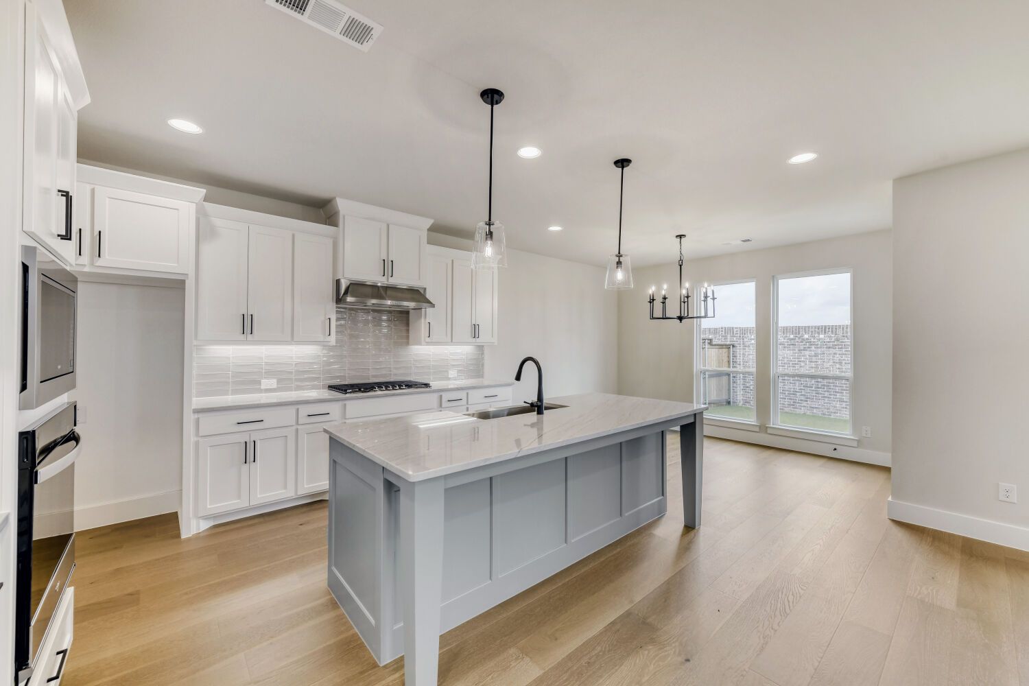 3245 Vaquero - Kitchen