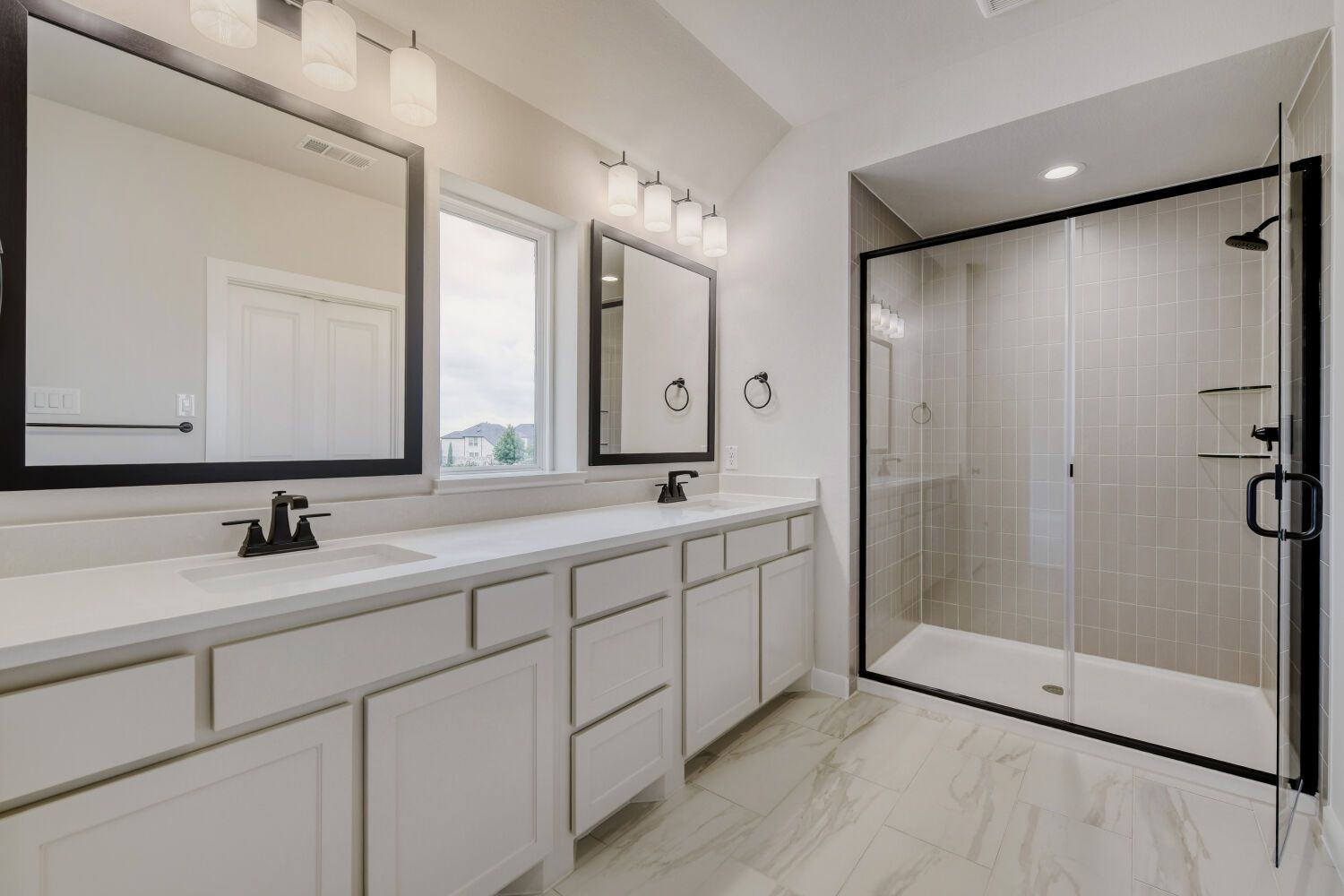 3245 Vaquero - Primary Bathroom