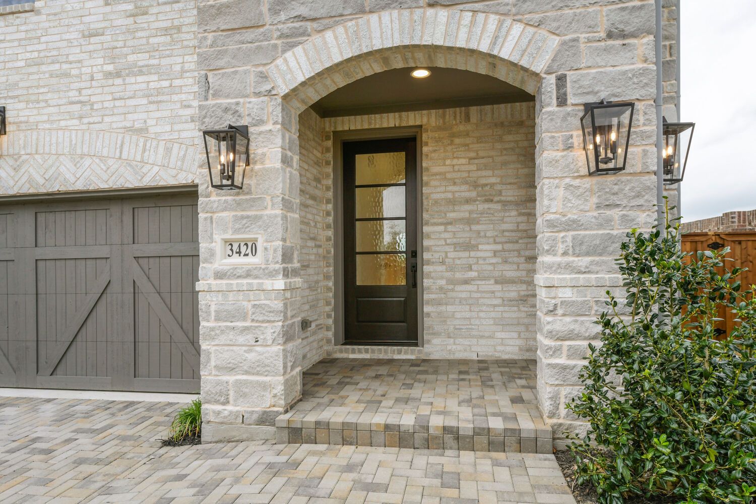 3420 Brocco - Front Entryway