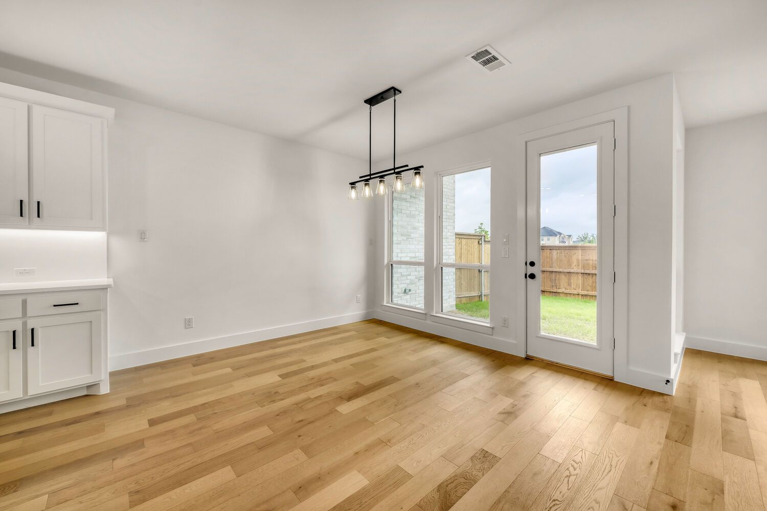 3420 Brocco - Dining Area