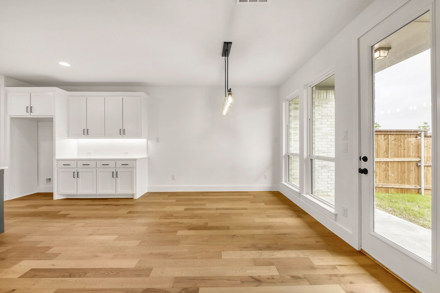 3420 Brocco - Dining Area