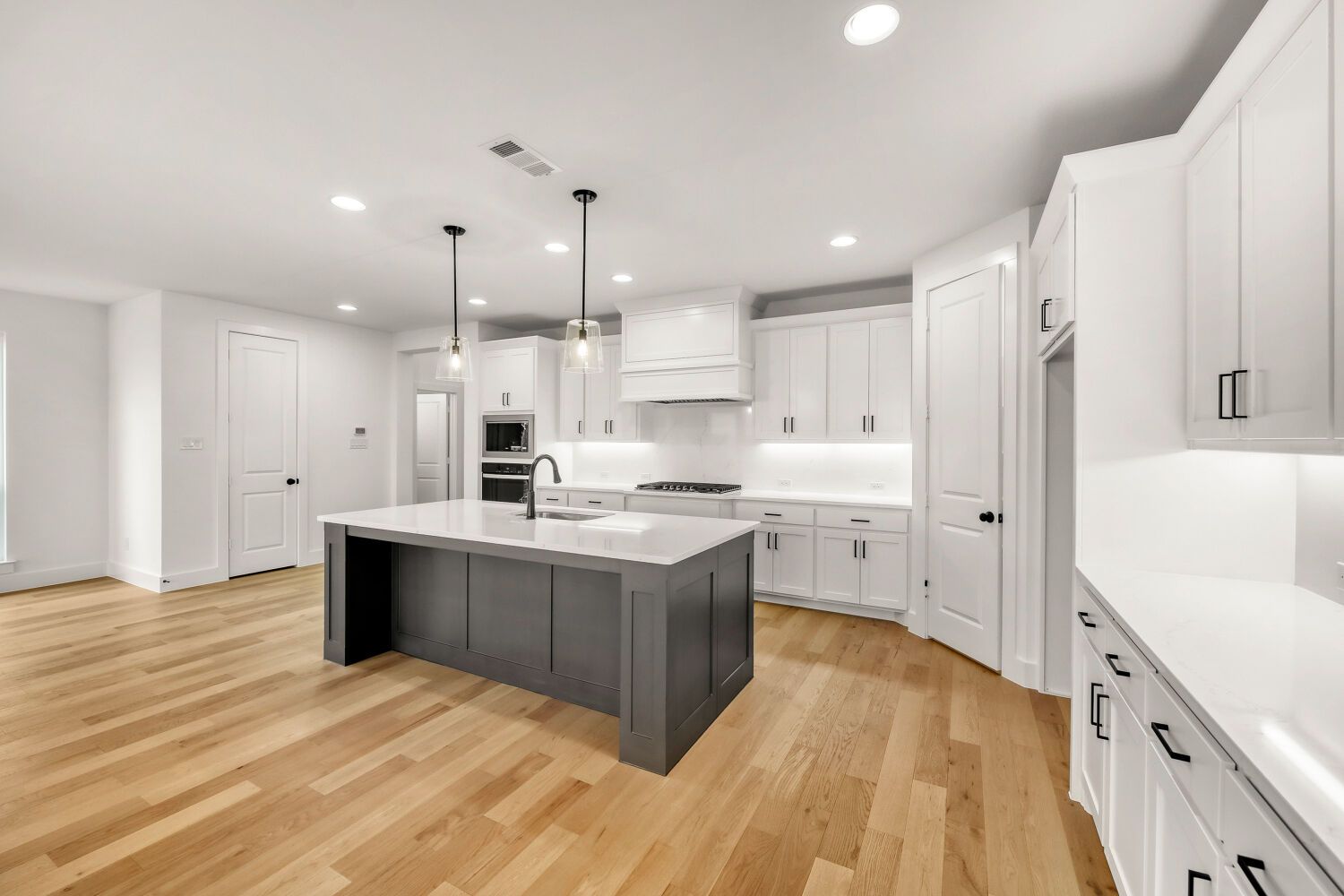 3420 Brocco - Kitchen