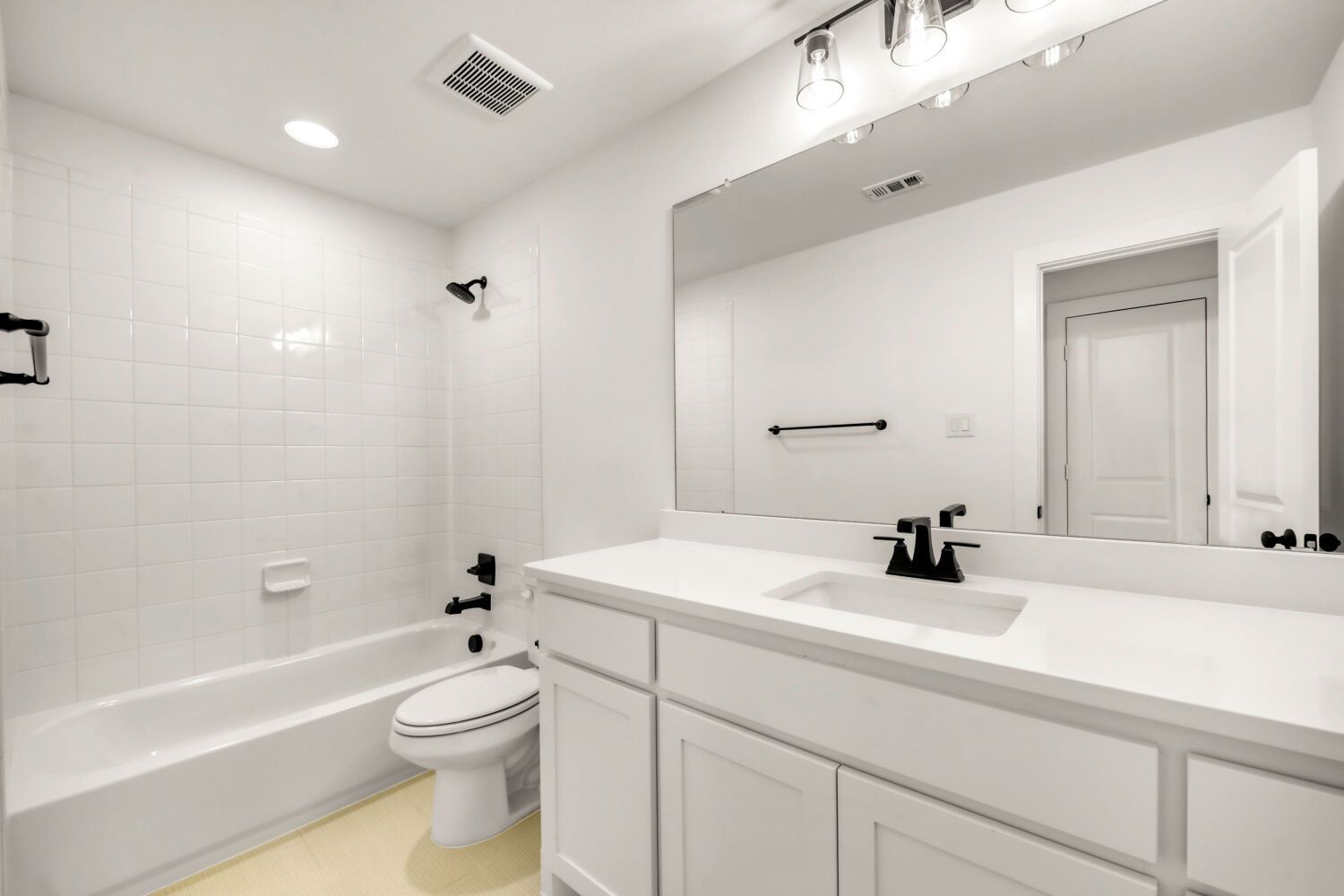 3420 Brocco - Full Bathroom
