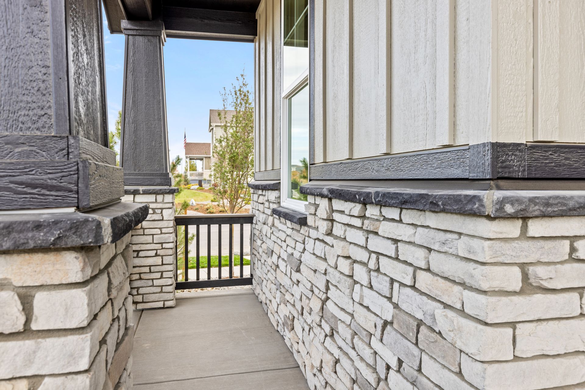 12736 Bend - Front Porch