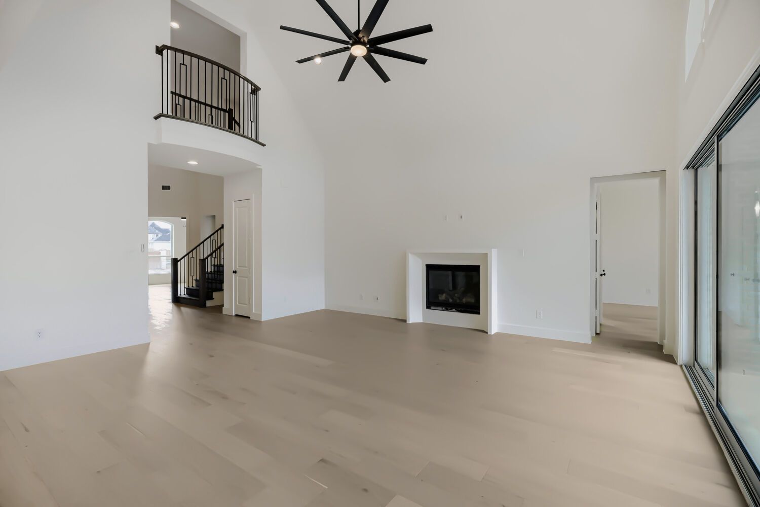 611 Falls - Living Area