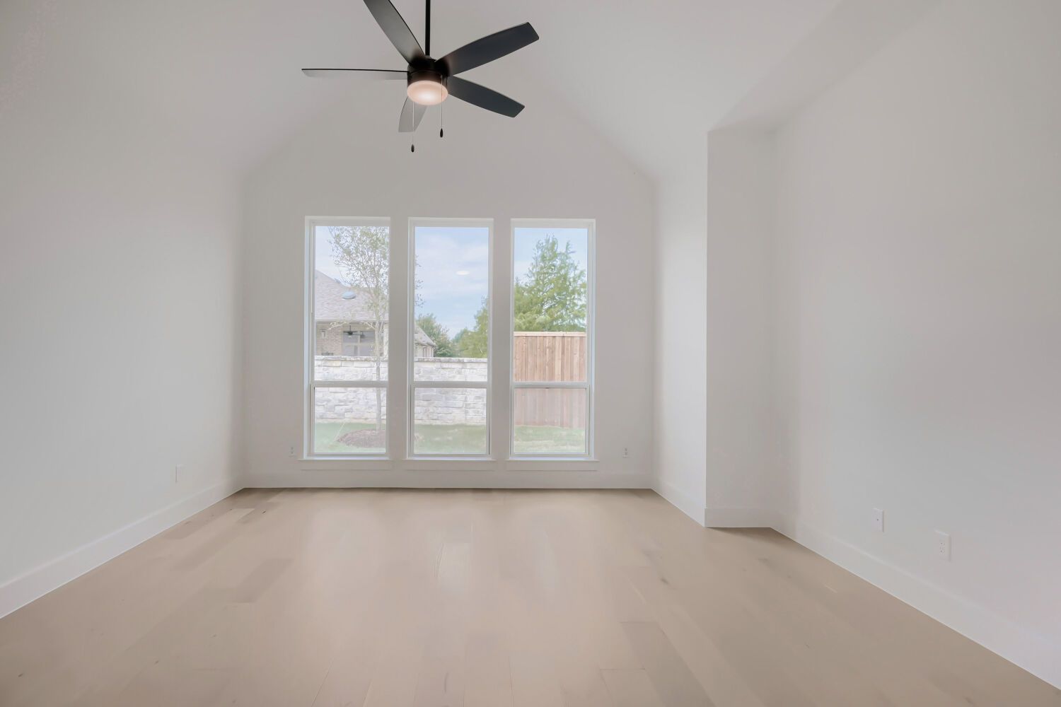 611 Falls - Primary Bedroom