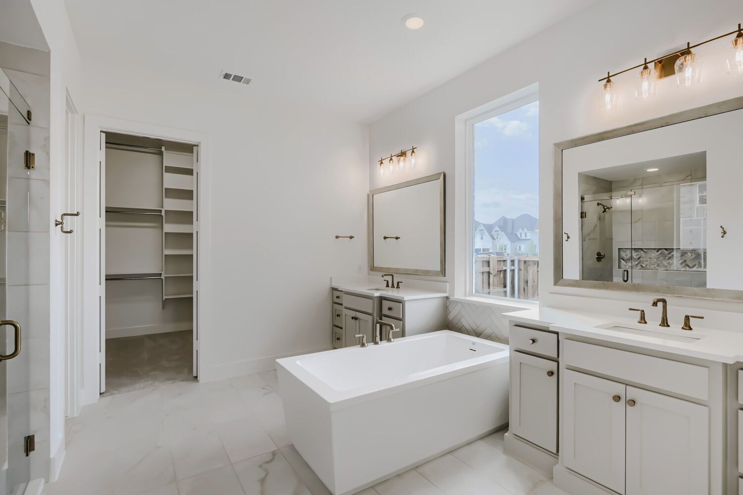 611 Falls - Primary Bathroom