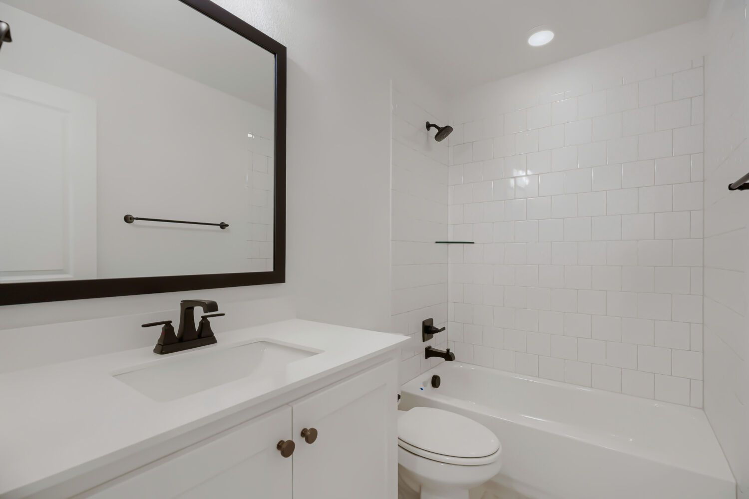 611 Falls - Full Bathroom