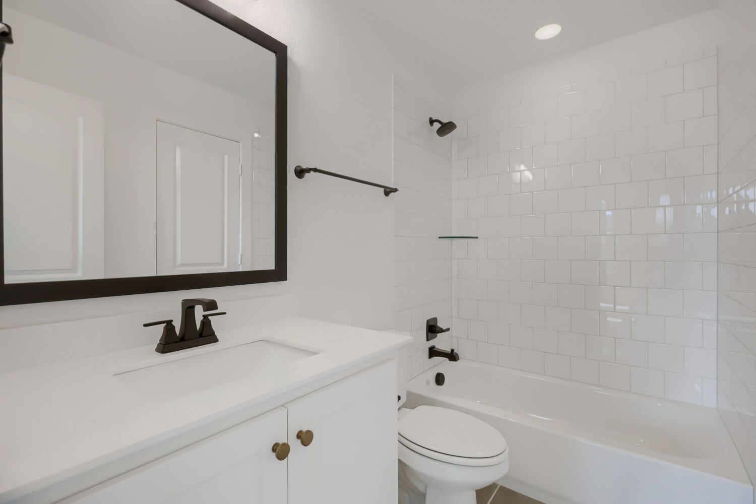 611 Falls - Full Bathroom