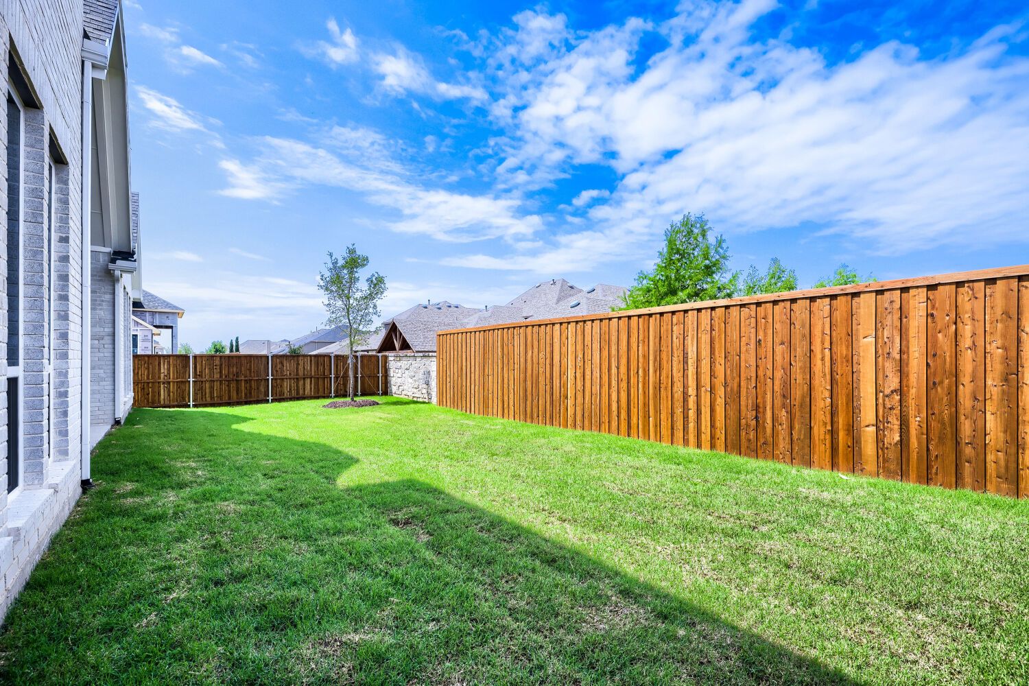611 Falls - Backyard