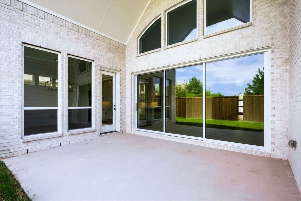 611 Falls - Patio