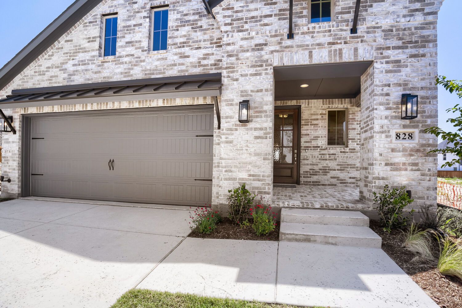 828 Stone - Front Entryway