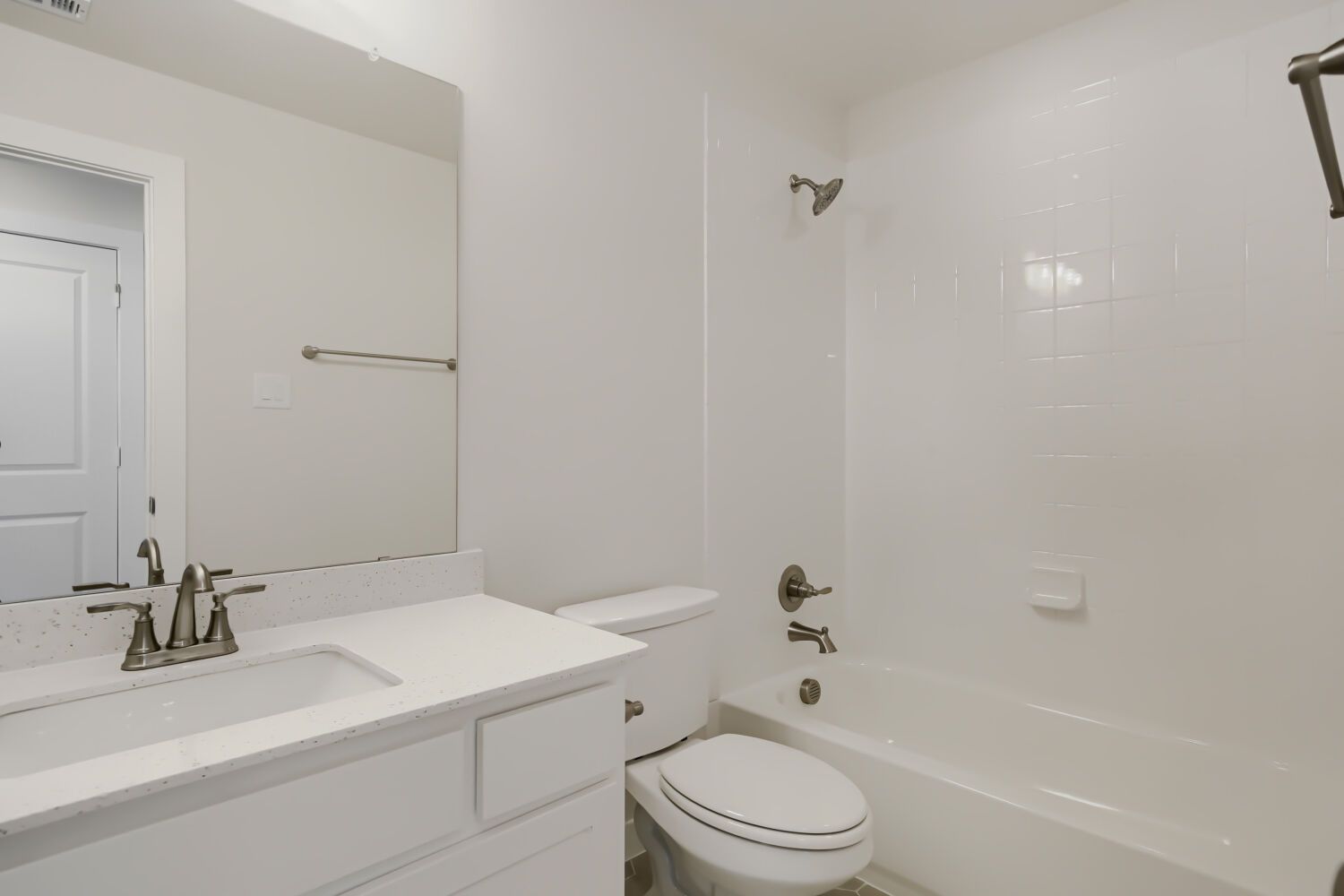 828 Stone - Full Bathroom