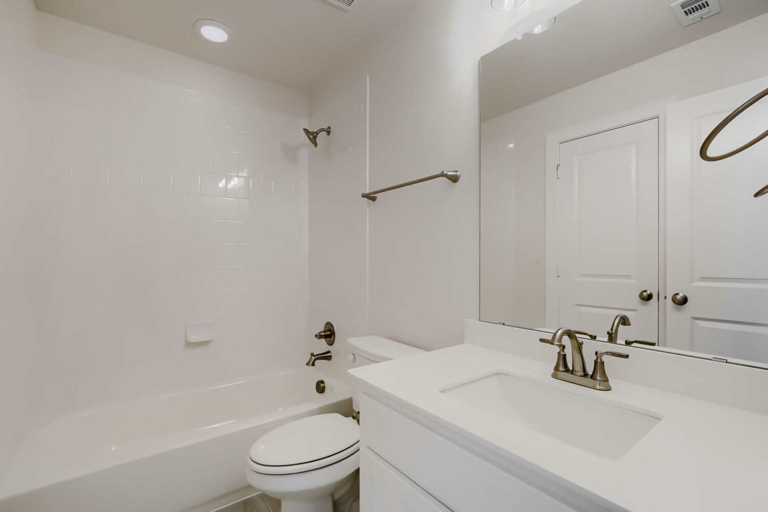 828 Stone - Full Bathroom