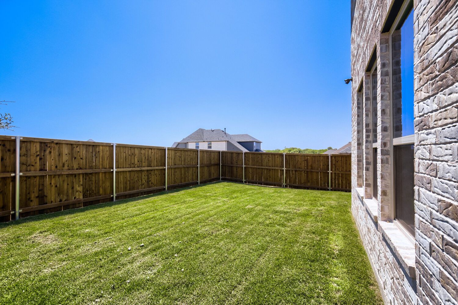 828 Stone - Backyard