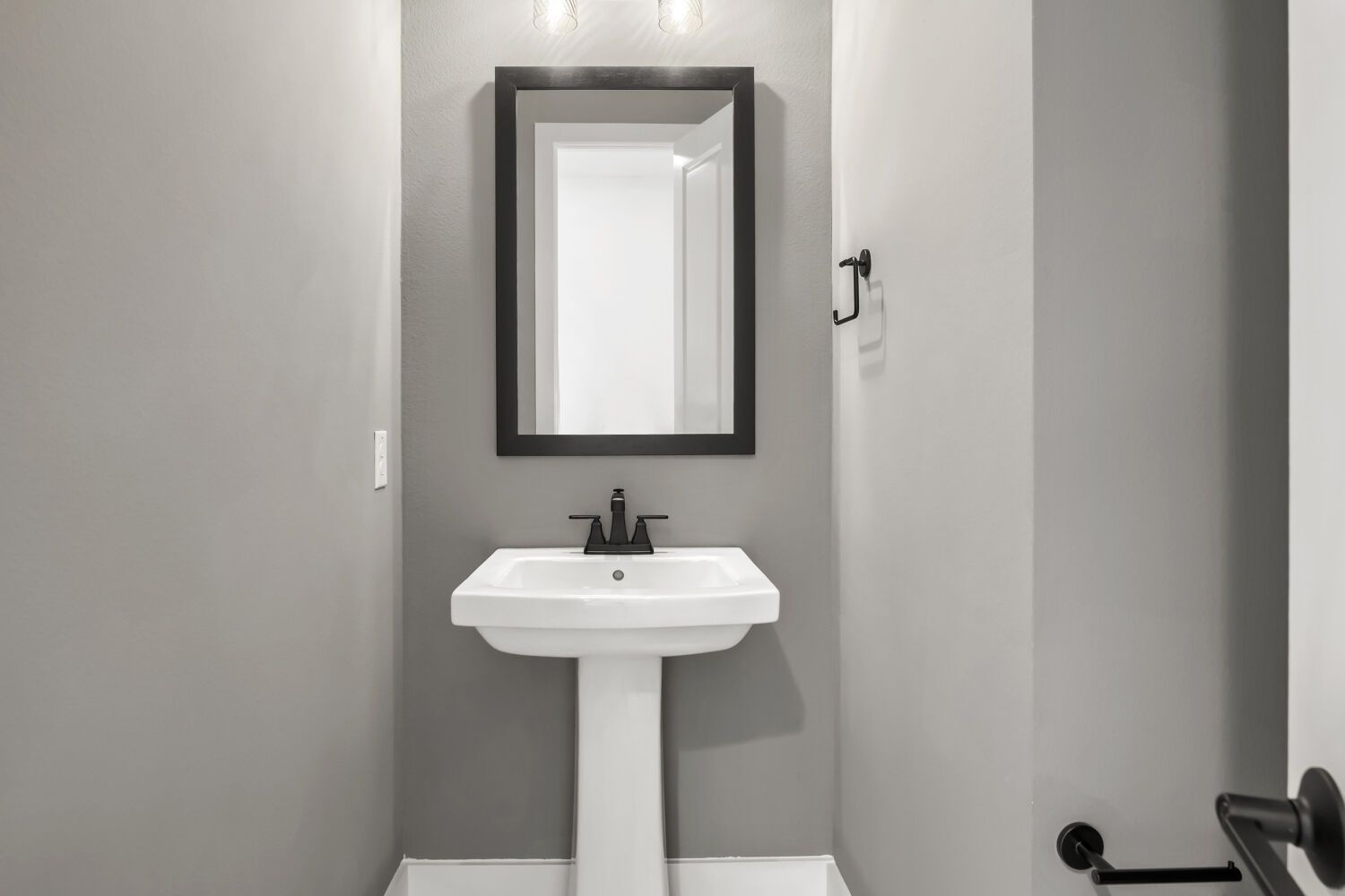 3241 Vaquero - Powder Bathroom