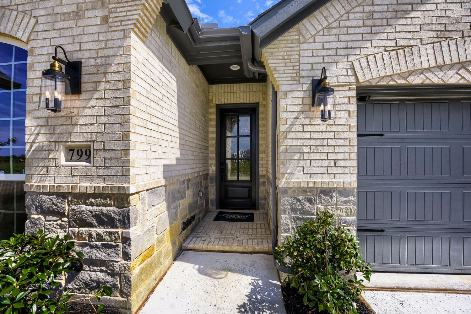 799 Mandrake - Front Entryway